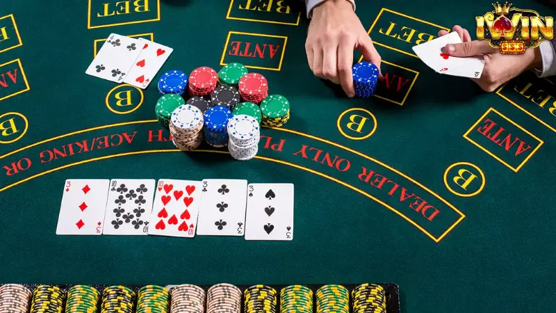 Poker Iwin: Chinh Phục Bàn Poker 2025 Với Chiến Thuật Thông Minh 2 Hiểu biết cơ bản về Poker iWin